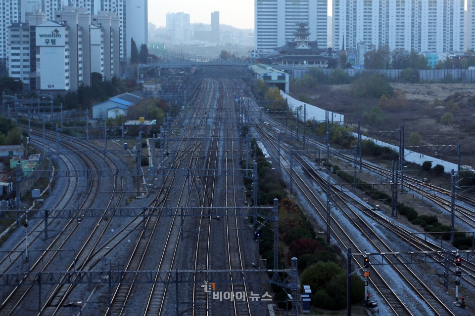 [포토] 철도노조 파업에 지하철도 몸살