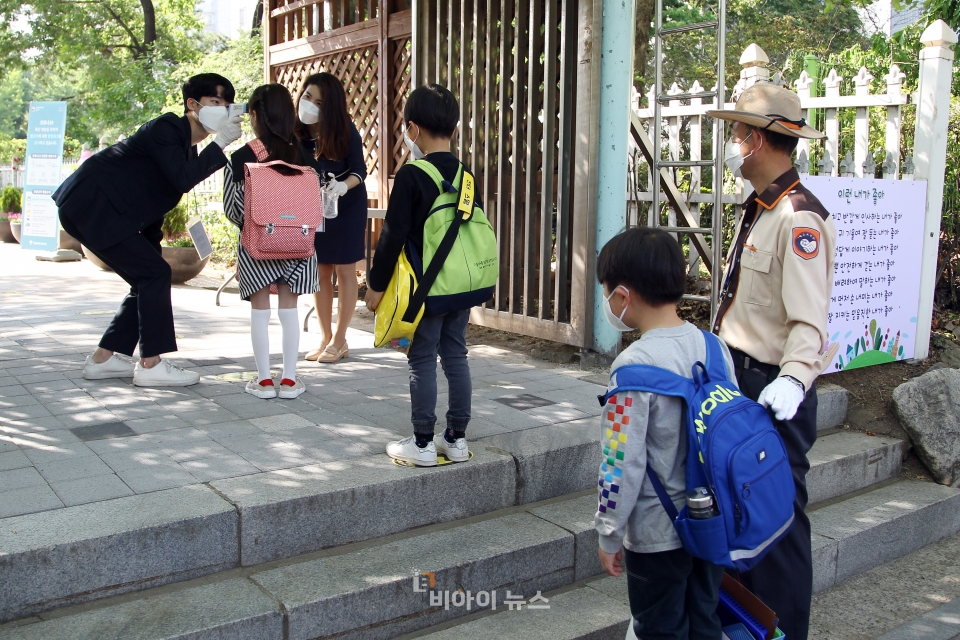 [포토] 새학년 첫 등굣길