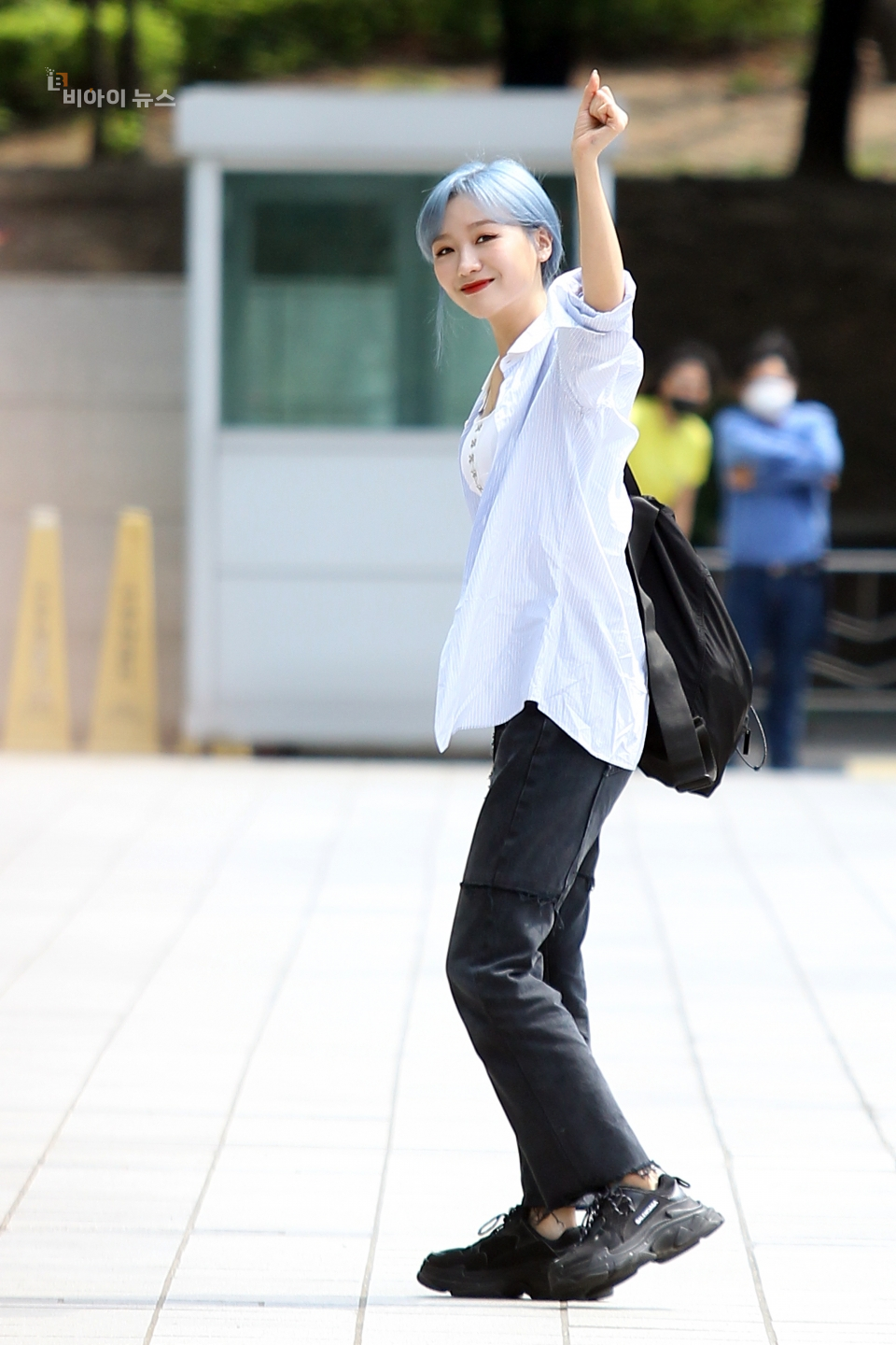 이제 방송하러 출근.