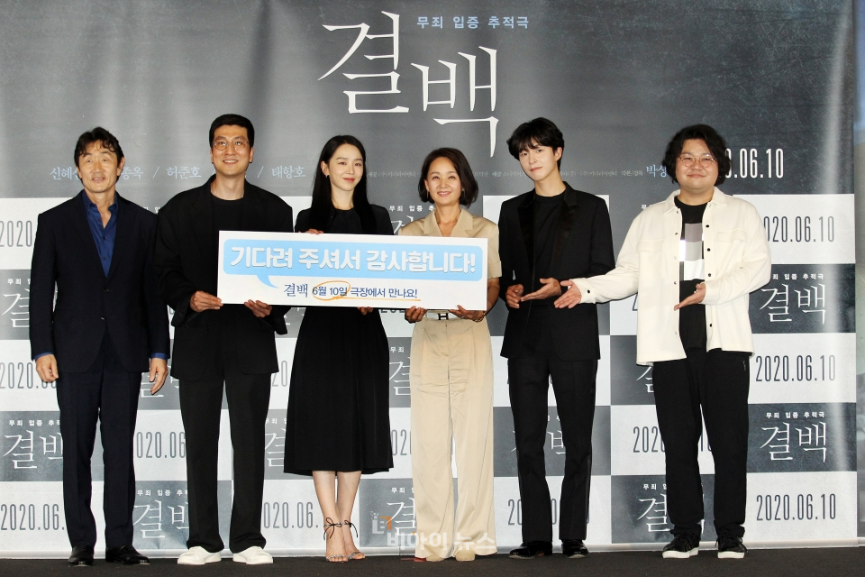 영화계도 힘들지만 마스크 착용하시더라도 큰 화면으로 보세요.