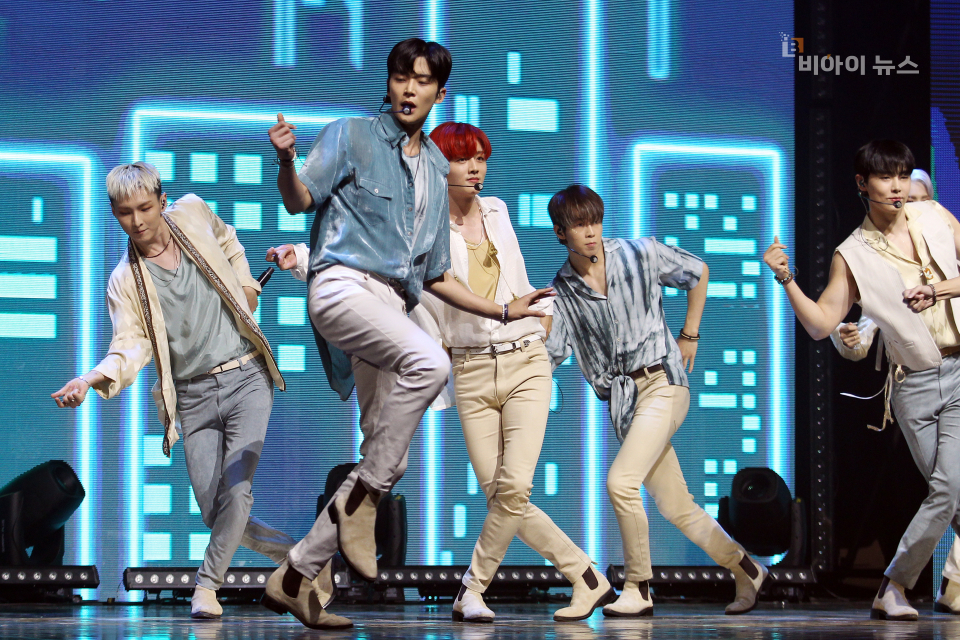 [포토] SF9의 청량한 비주얼과 뜨거운 퍼포먼스